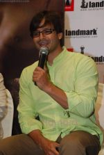 Vivek Oberoi at Secret of Nagas book launch in Mumbai on 19th Aug 2011 (7).JPG